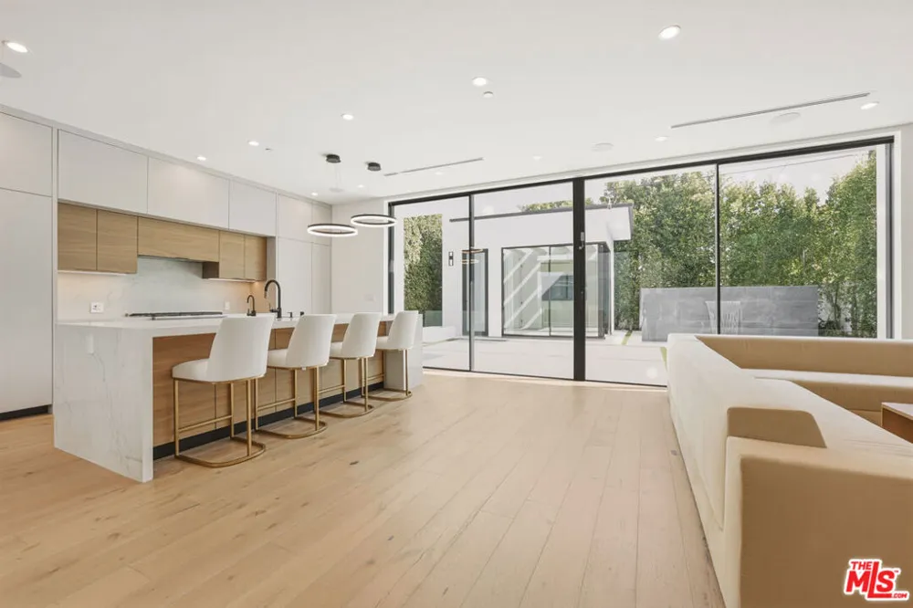 5316 Lennox Avenue Sherman Oaks, CA 91401