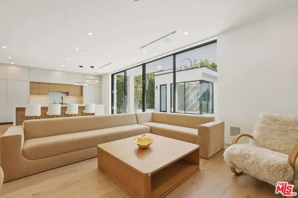 5316 Lennox Avenue Sherman Oaks, CA 91401