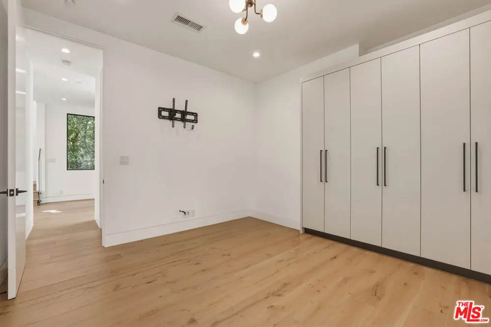 5316 Lennox Avenue Sherman Oaks, CA 91401