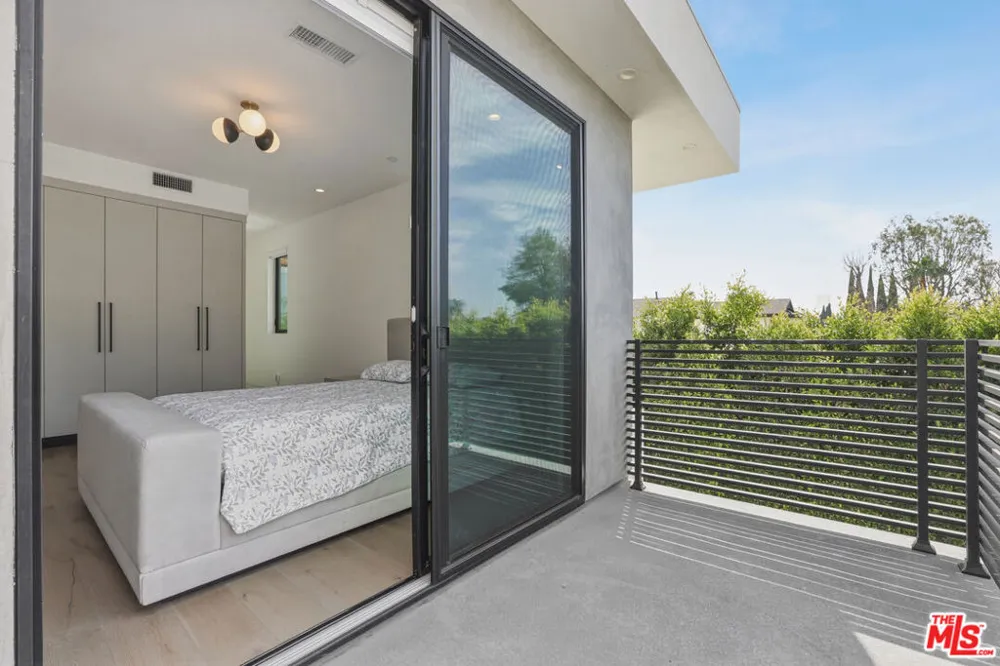 5316 Lennox Avenue Sherman Oaks, CA 91401