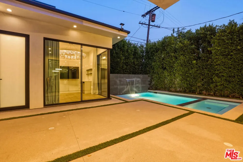 5316 Lennox Avenue Sherman Oaks, CA 91401
