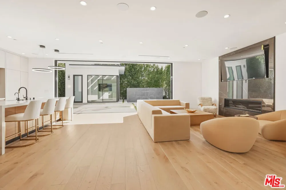 5316 Lennox Avenue Sherman Oaks, CA 91401