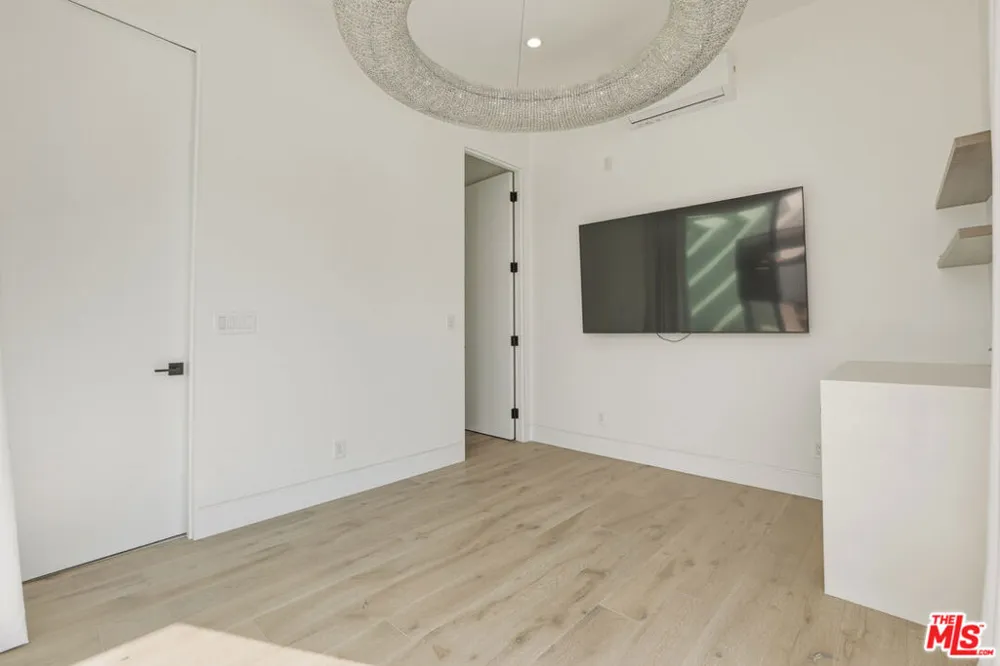 5316 Lennox Avenue Sherman Oaks, CA 91401