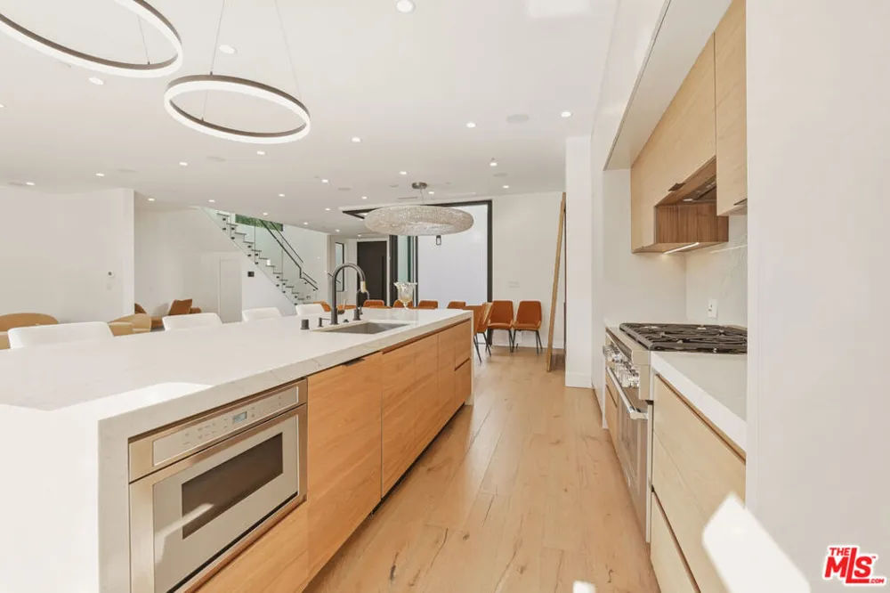 5316 Lennox Avenue Sherman Oaks, CA 91401