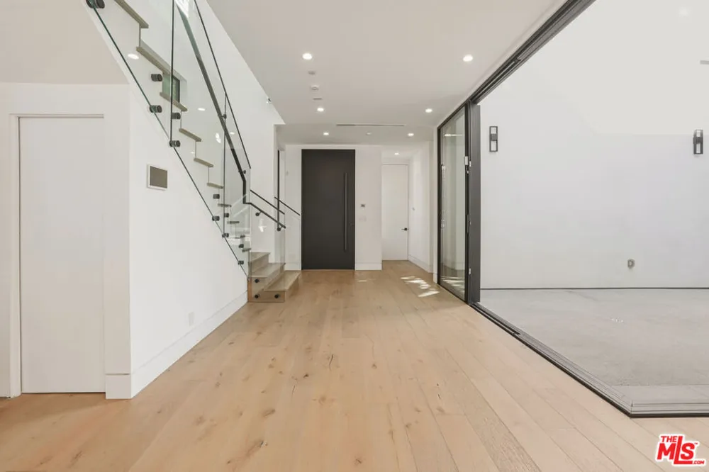 5316 Lennox Avenue Sherman Oaks, CA 91401