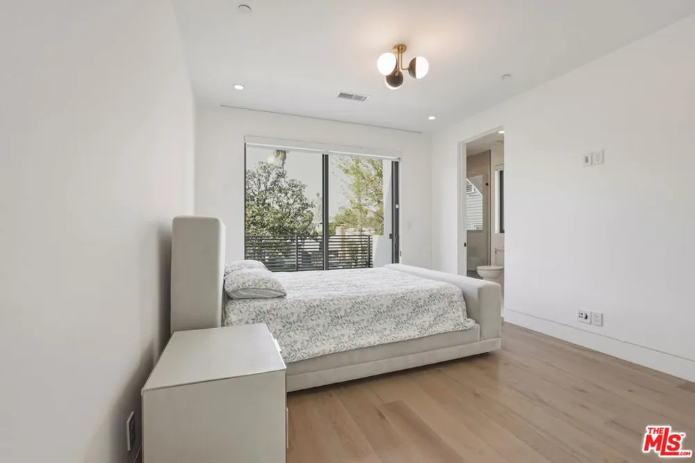 5316 Lennox Avenue Sherman Oaks, CA 91401
