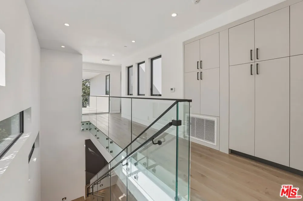 5316 Lennox Avenue Sherman Oaks, CA 91401