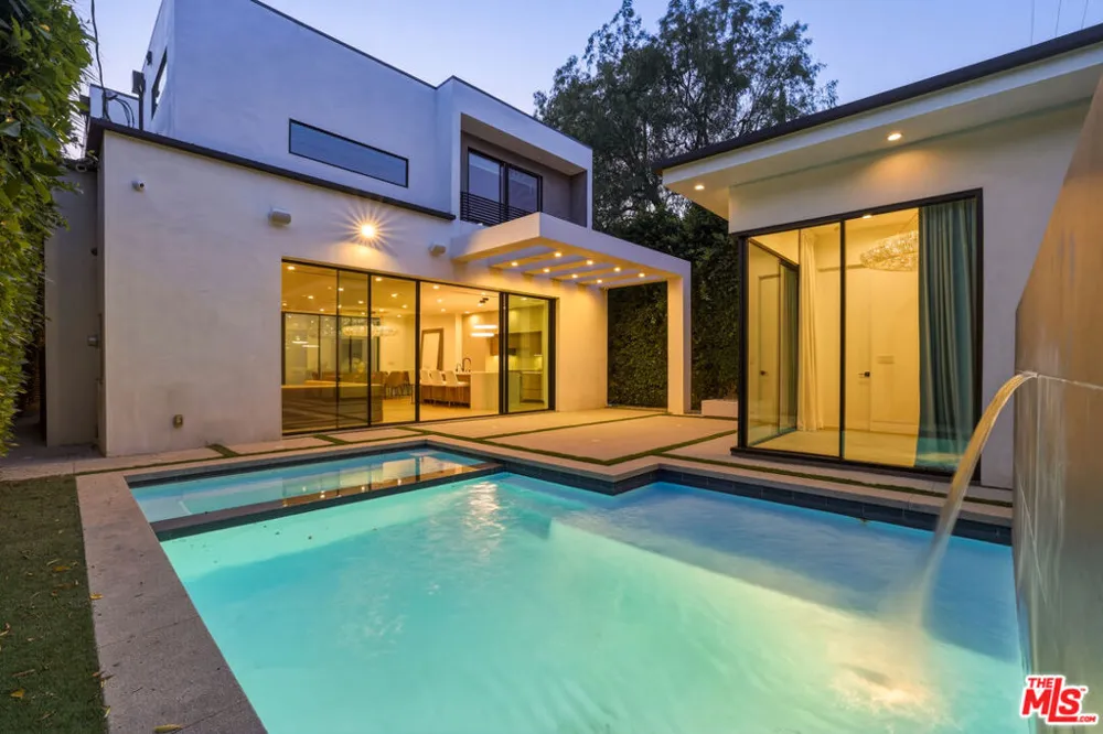 5316 Lennox Avenue Sherman Oaks, CA 91401
