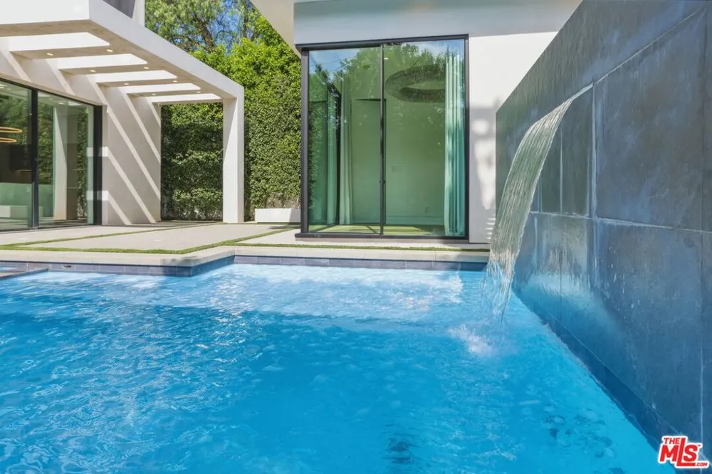5316 Lennox Avenue Sherman Oaks, CA 91401