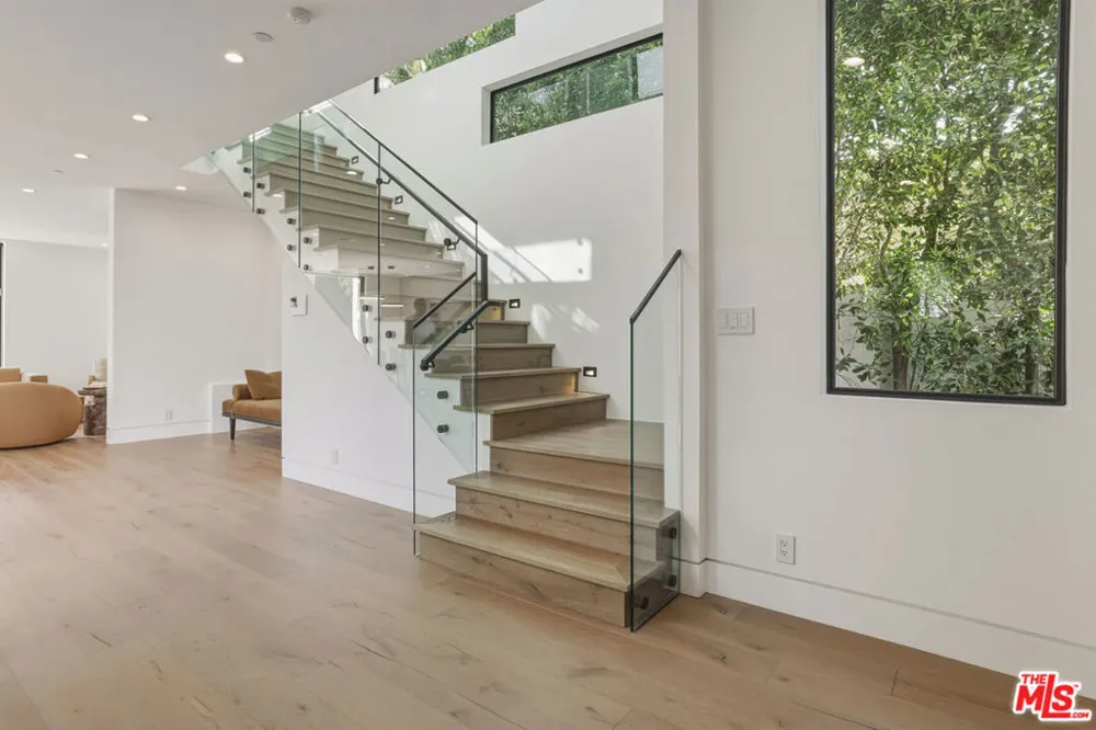5316 Lennox Avenue Sherman Oaks, CA 91401
