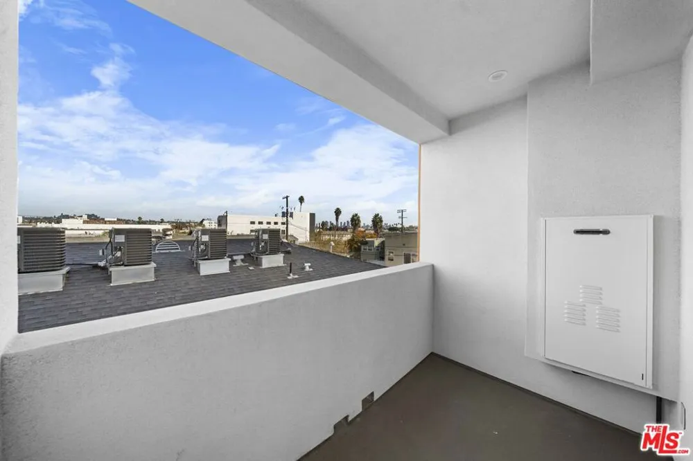 5612 Lexington Avenue #304 Los Angeles, CA 90038