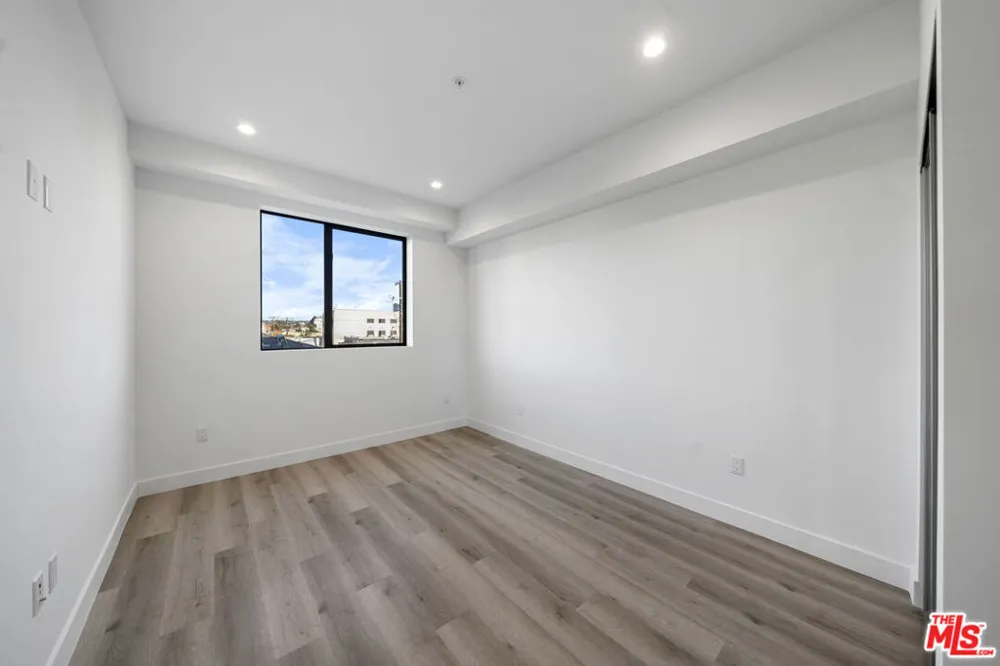 5612 Lexington Avenue #304 Los Angeles, CA 90038