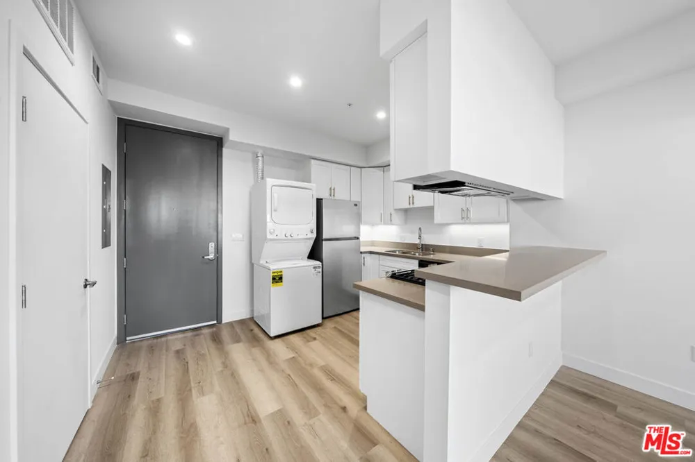 5612 Lexington Avenue #304 Los Angeles, CA 90038