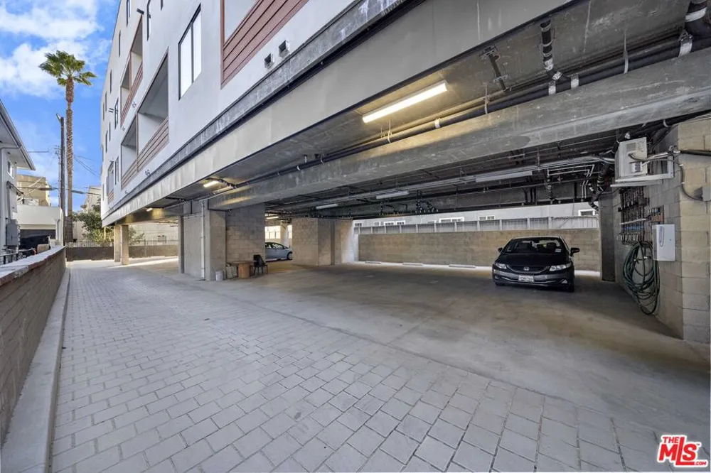 5612 Lexington Avenue #304 Los Angeles, CA 90038