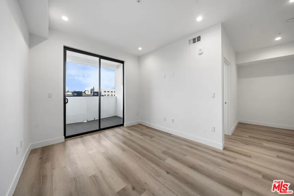 5612 Lexington Avenue #304 Los Angeles, CA 90038