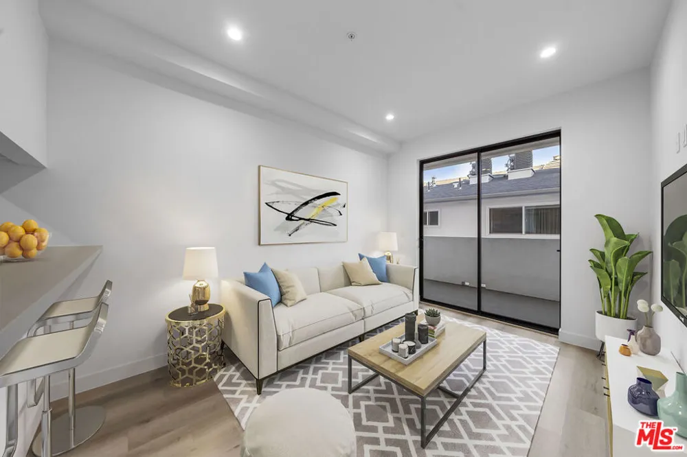 5612 Lexington Avenue #304 Los Angeles, CA 90038