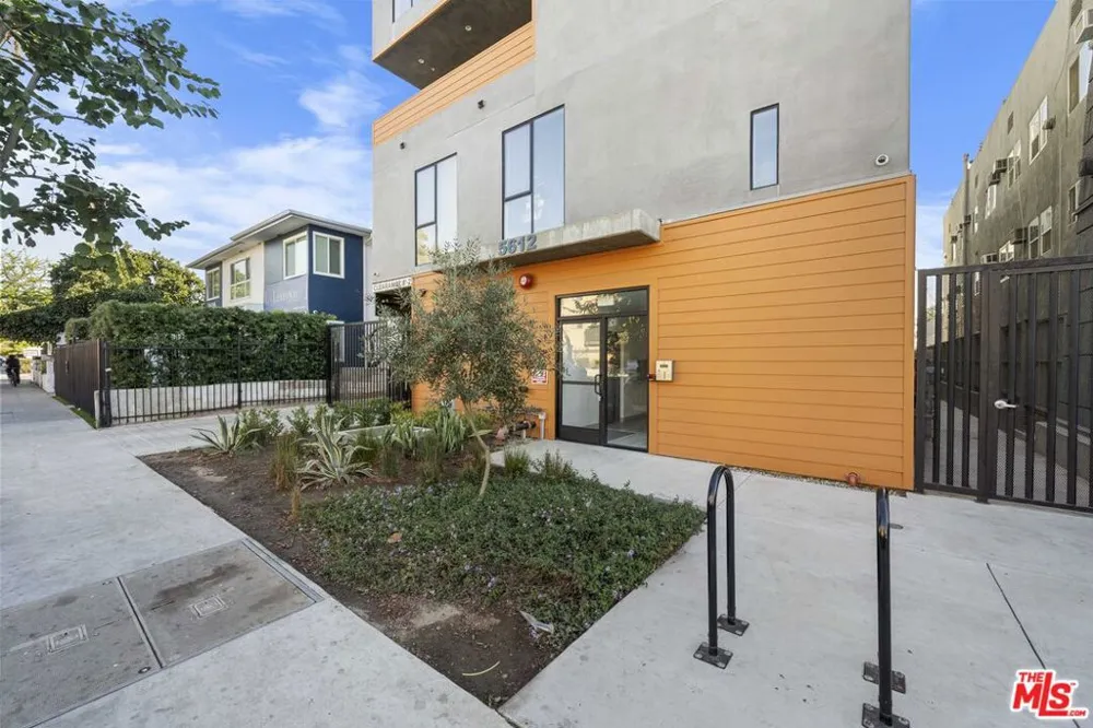 5612 Lexington Avenue #304 Los Angeles, CA 90038