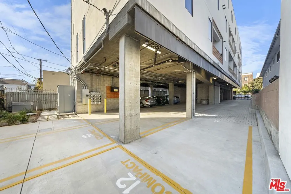5612 Lexington Avenue #304 Los Angeles, CA 90038