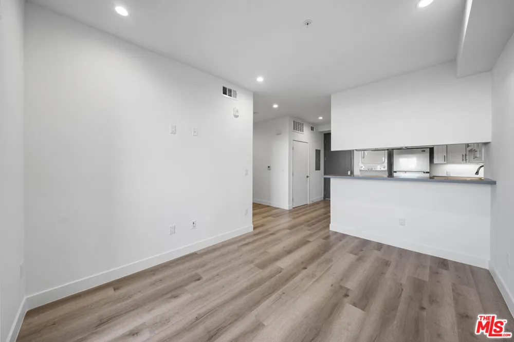 5612 Lexington Avenue #304 Los Angeles, CA 90038
