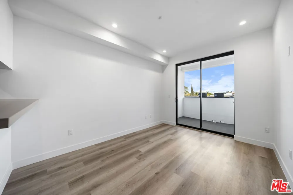 5612 Lexington Avenue #304 Los Angeles, CA 90038