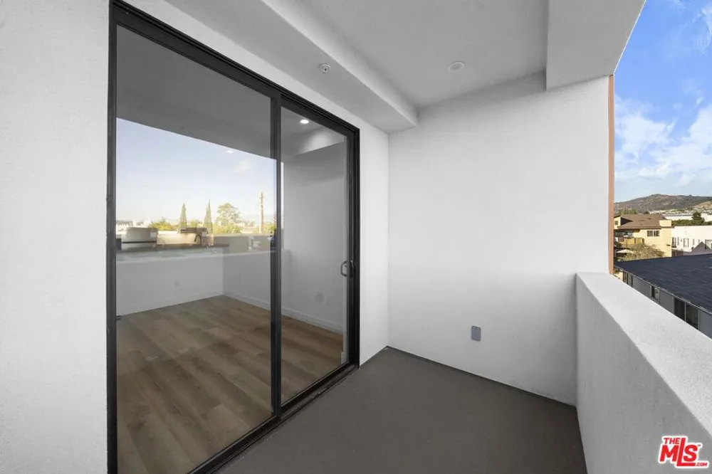 5612 Lexington Avenue #304 Los Angeles, CA 90038