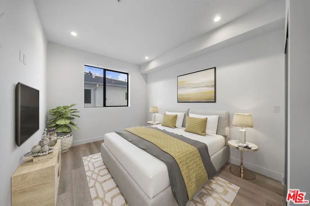 5612 Lexington Avenue #304 Los Angeles, CA 90038