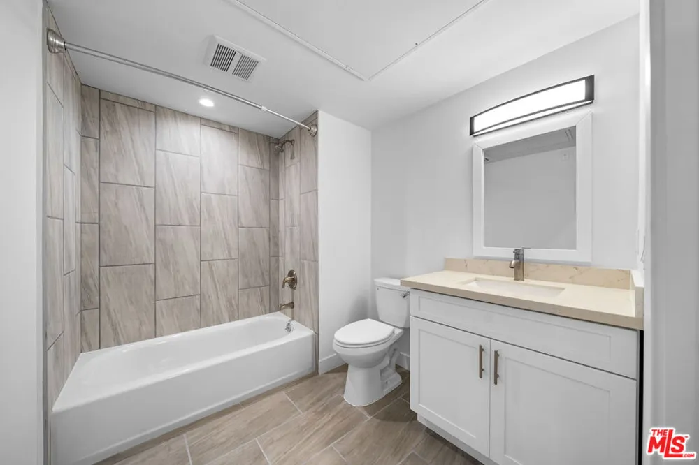 5612 Lexington Avenue #304 Los Angeles, CA 90038
