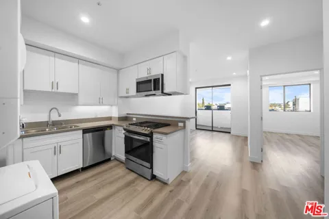 5612 Lexington Avenue #304