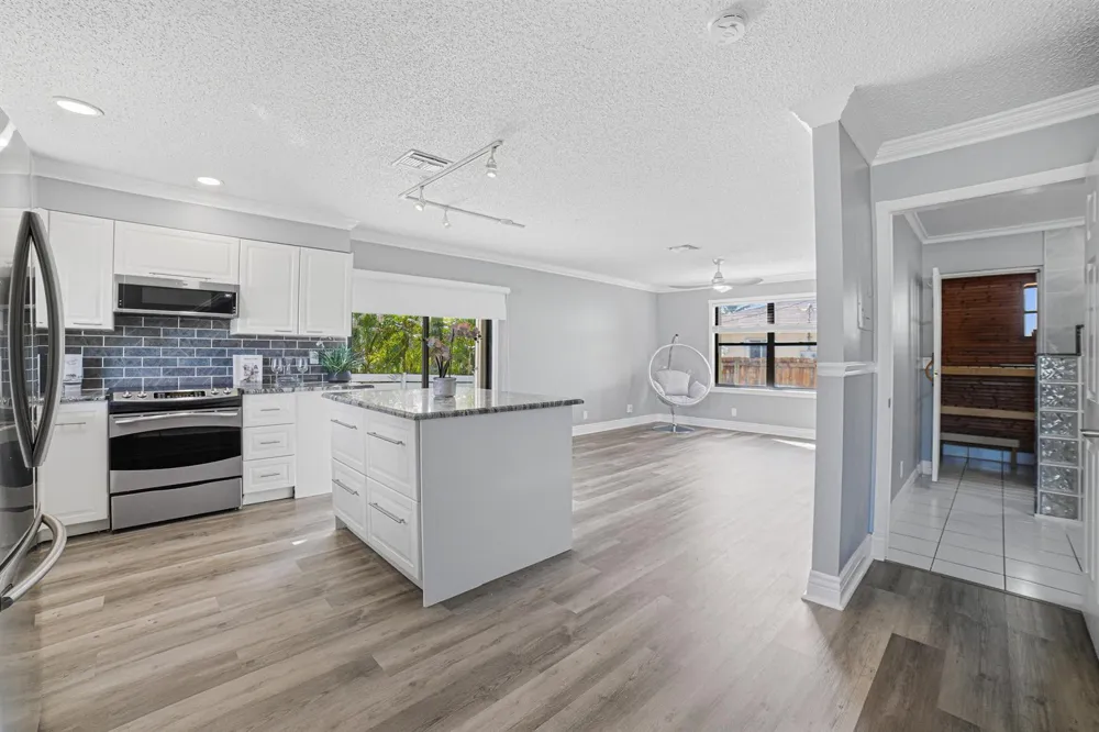 324 W Pine Street #11 Lantana, FL 33462