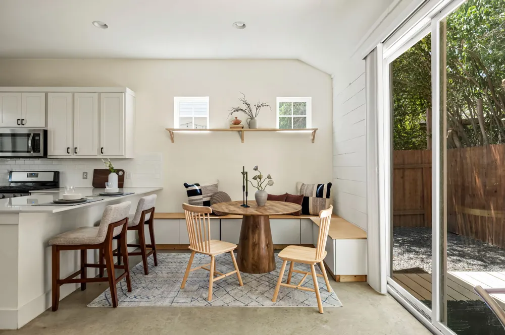 1176 Lott Avenue Austin, TX 78721