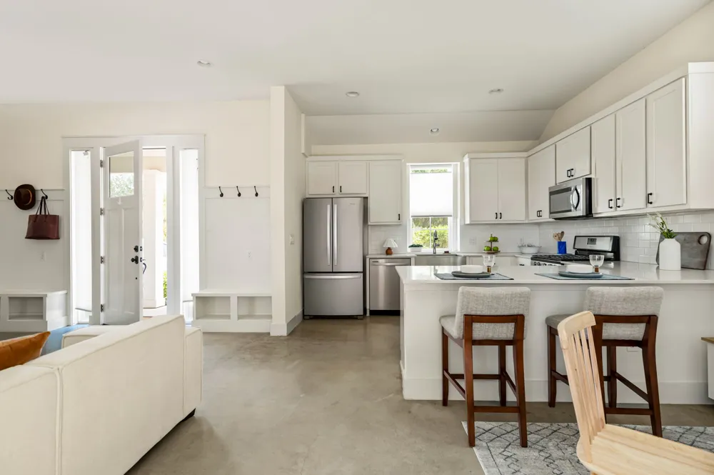 1176 Lott Avenue Austin, TX 78721