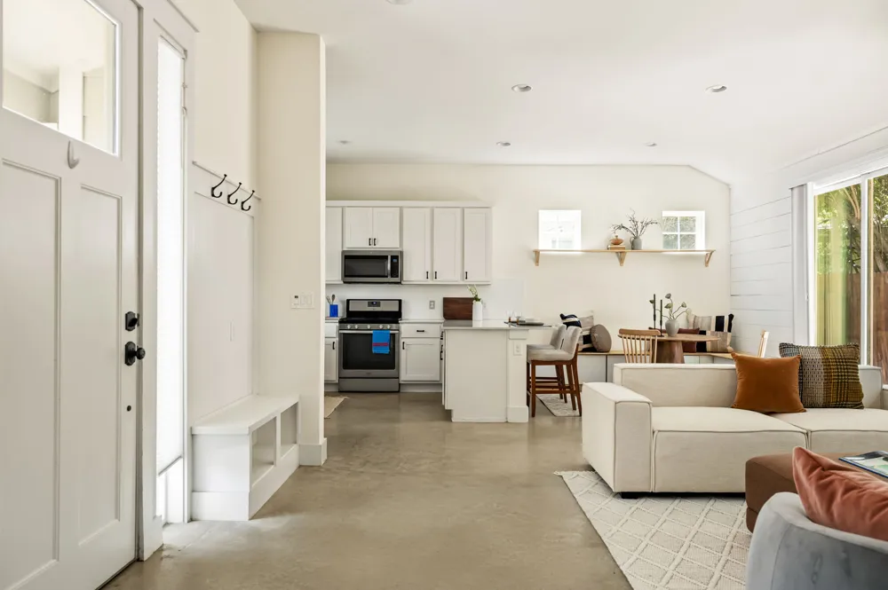 1176 Lott Avenue Austin, TX 78721