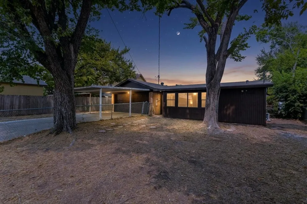 4210 Burning Tree Lane Garland, TX 75042