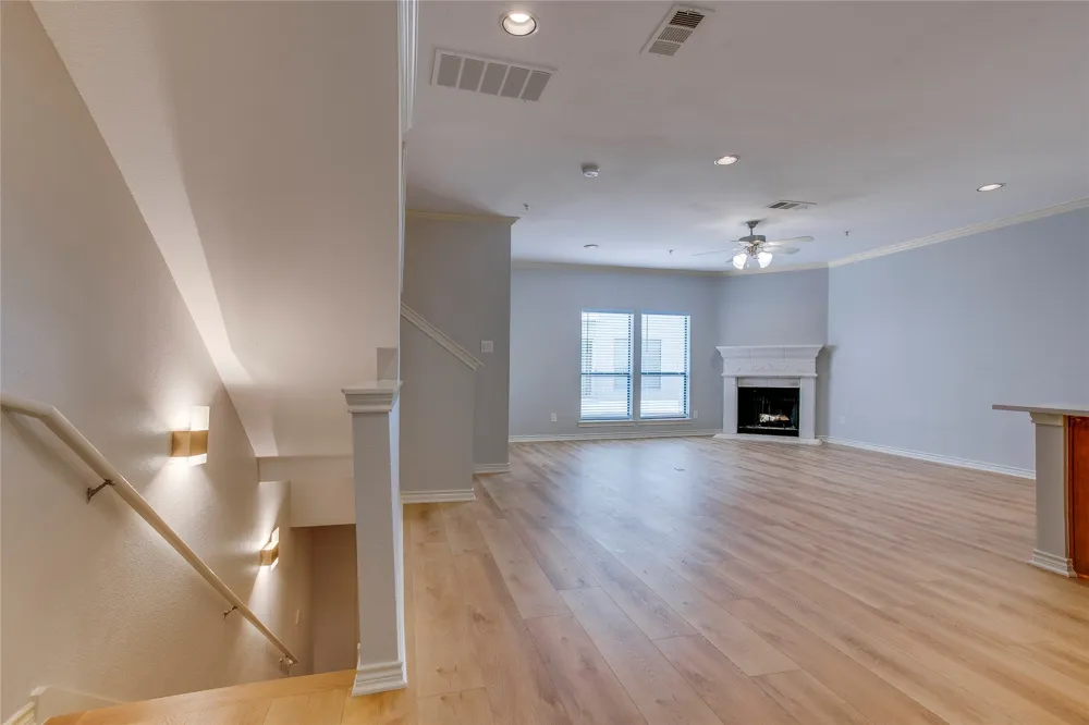2415 Stutz Drive #C Dallas, TX 75235