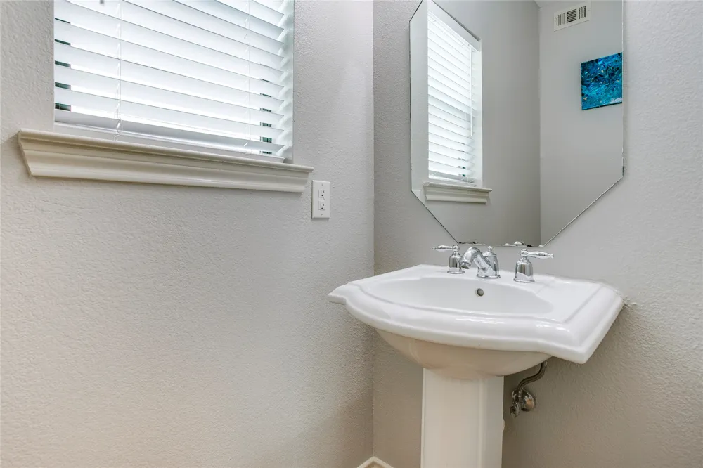 2415 Stutz Drive #C Dallas, TX 75235