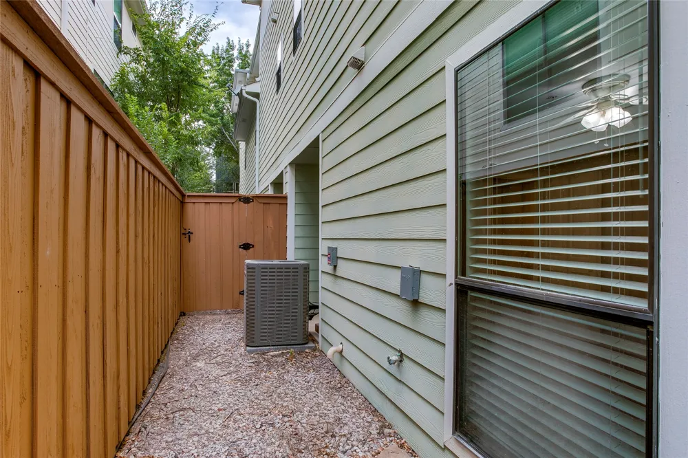 2415 Stutz Drive #C Dallas, TX 75235