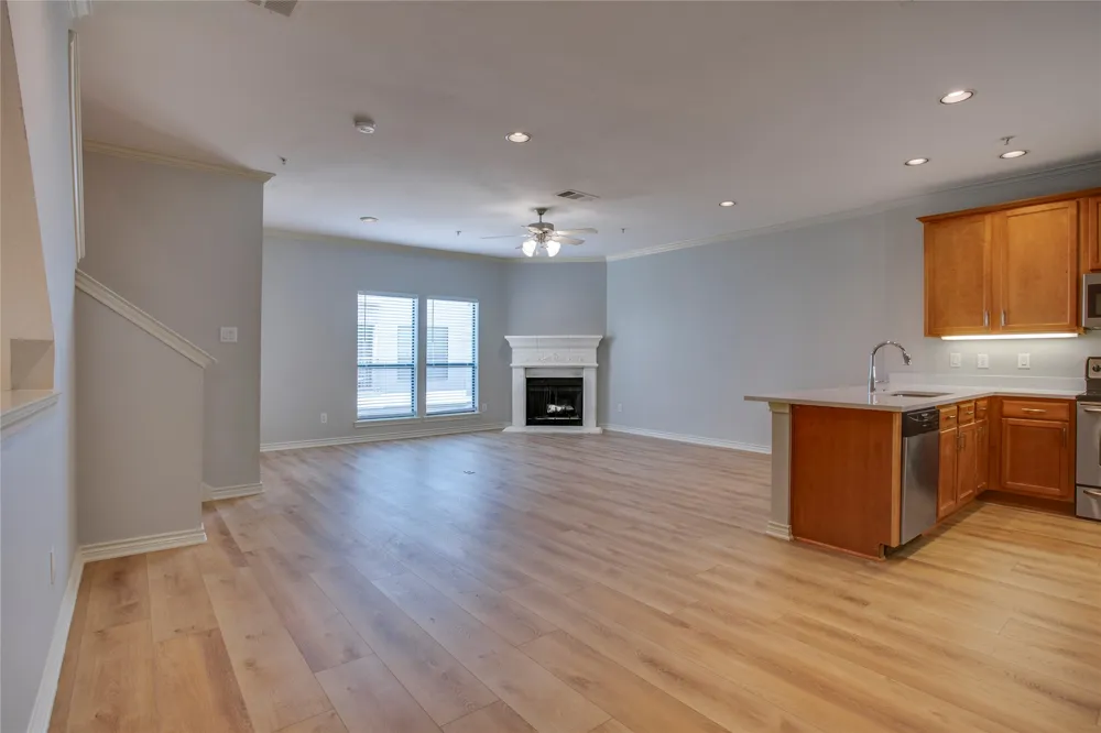 2415 Stutz Drive #C Dallas, TX 75235