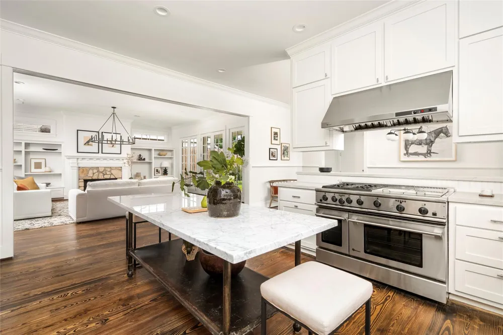 2929 Sunset Boulevard West University Place, TX 77005