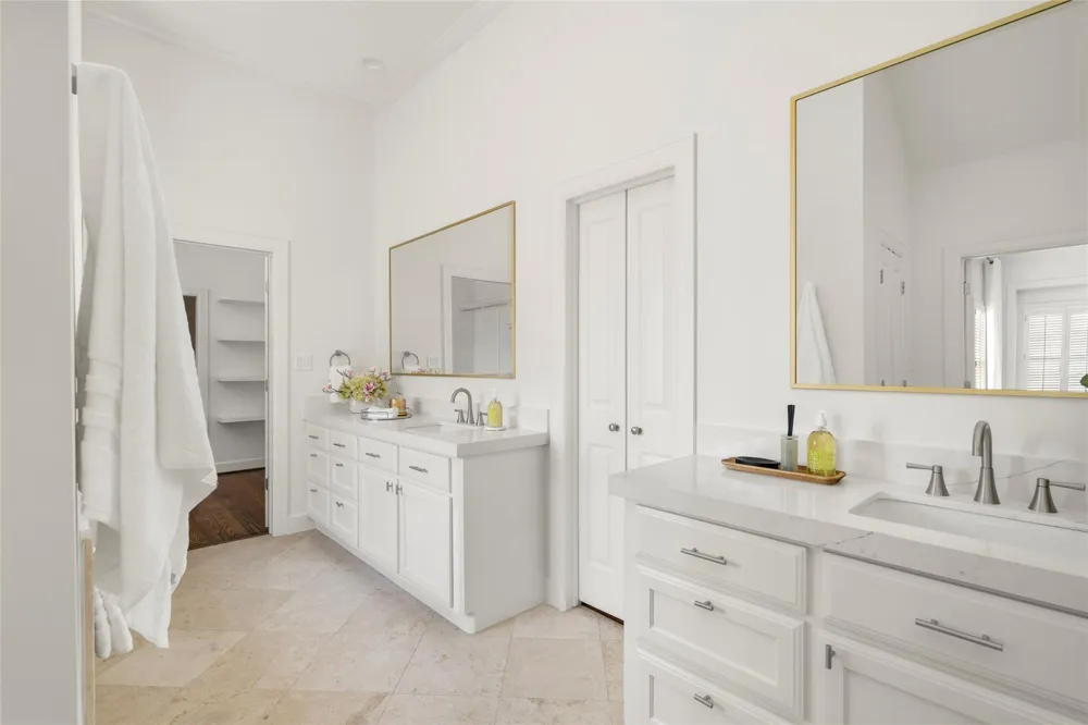 2929 Sunset Boulevard West University Place, TX 77005