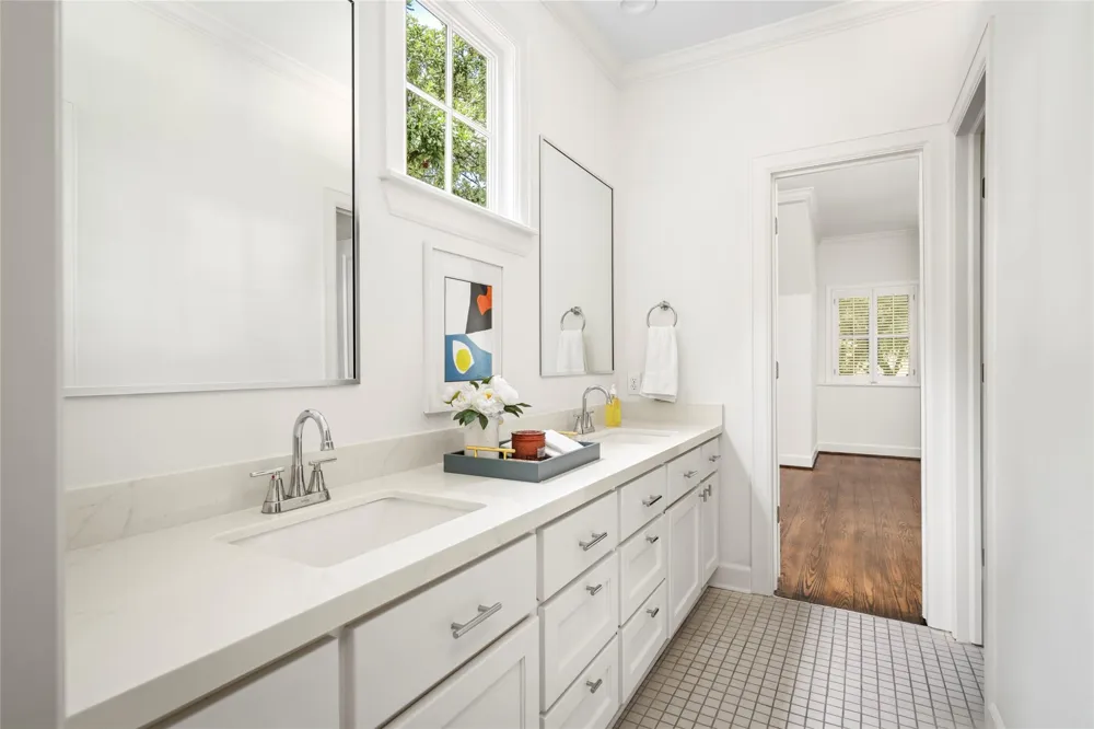 2929 Sunset Boulevard West University Place, TX 77005