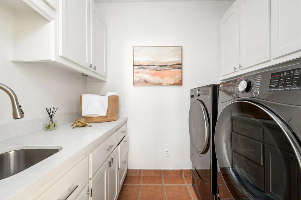 2929 Sunset Boulevard West University Place, TX 77005