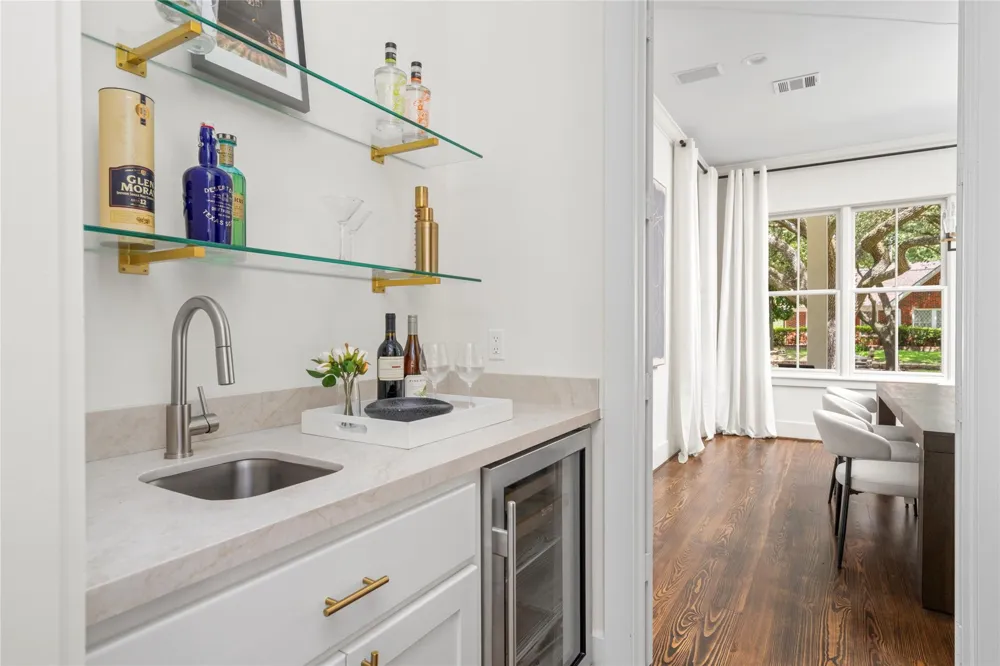 2929 Sunset Boulevard West University Place, TX 77005