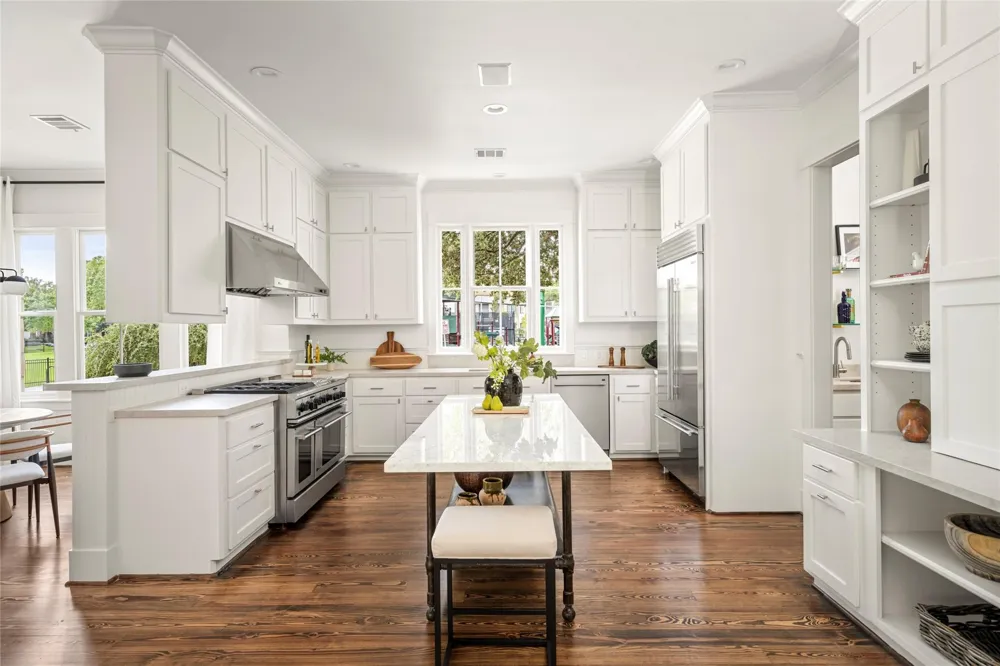 2929 Sunset Boulevard West University Place, TX 77005