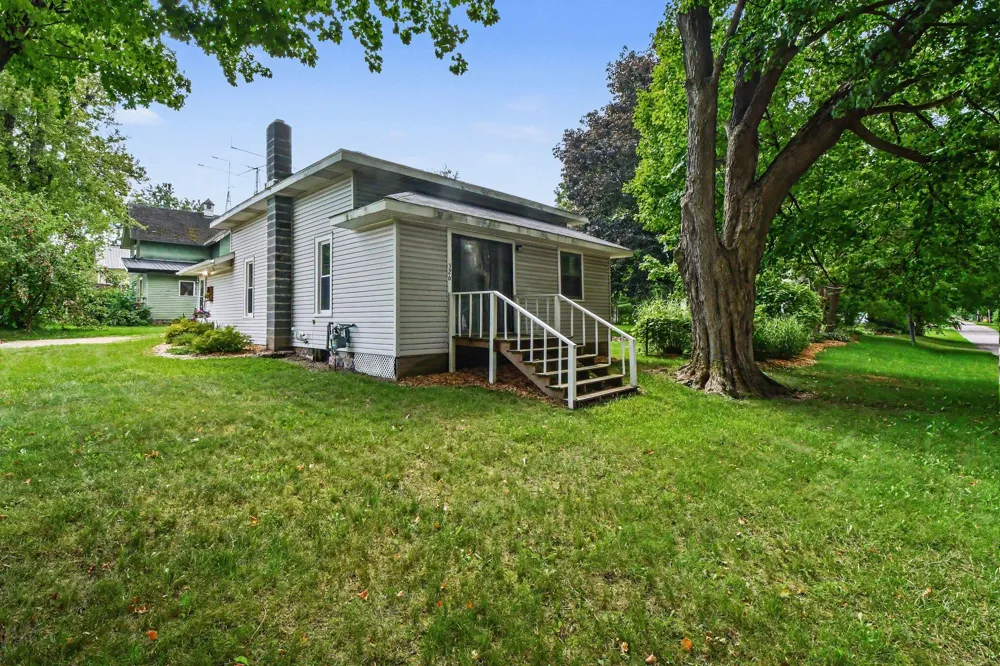 326 Beech Street Freeport, MI 49325