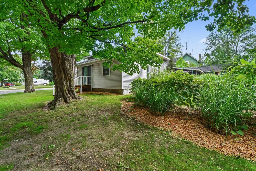 326 Beech Street Freeport, MI 49325