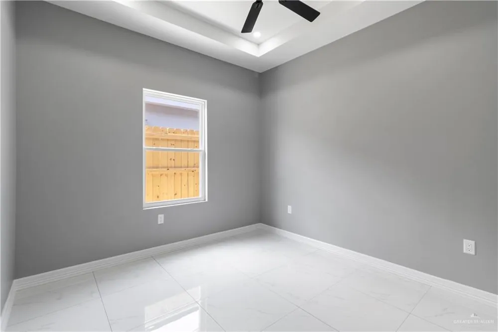 916 13th Street #B Alamo, TX 78516