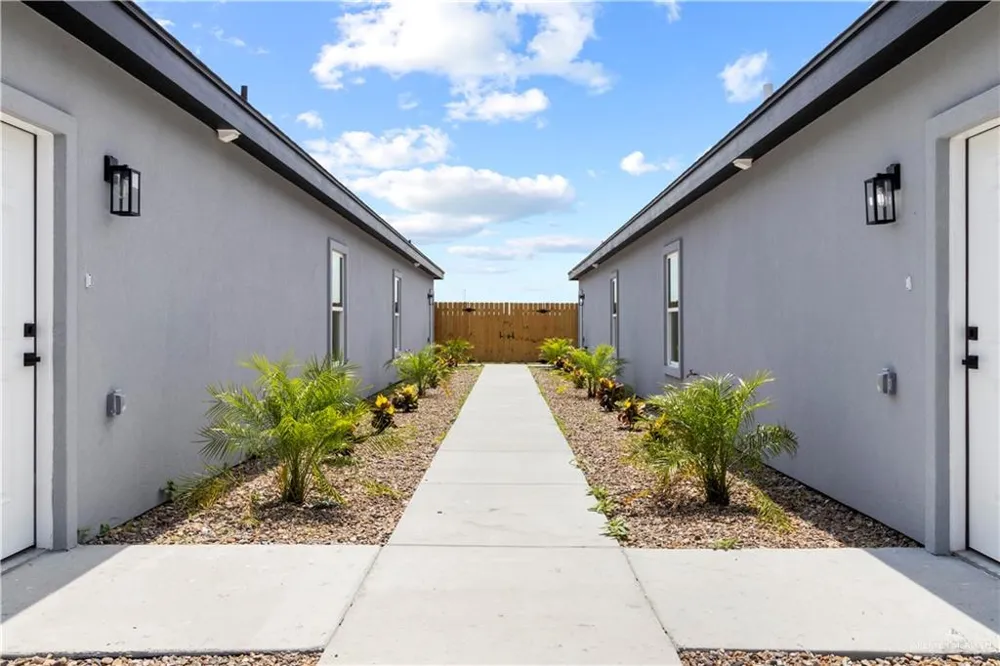 916 13th Street #B Alamo, TX 78516