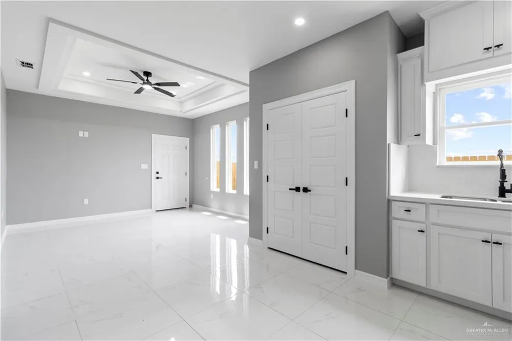 916 13th Street #B Alamo, TX 78516
