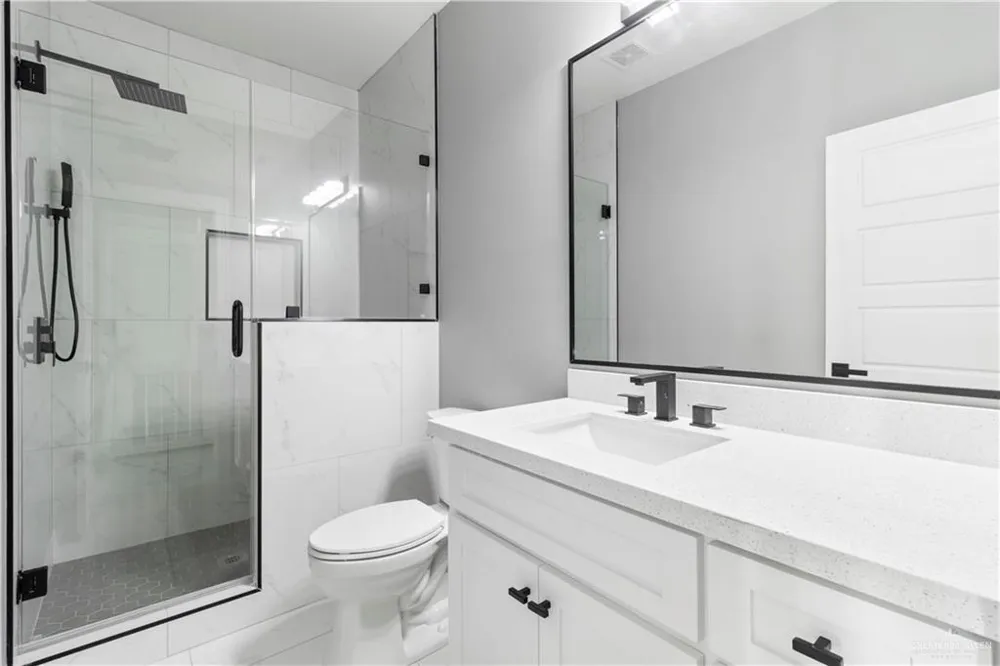 916 13th Street #B Alamo, TX 78516