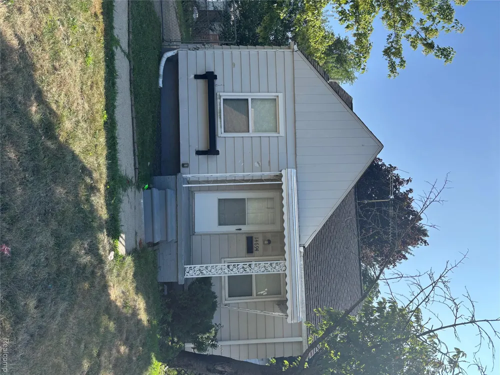 14694 Jacob Avenue Eastpointe City, MI 48021